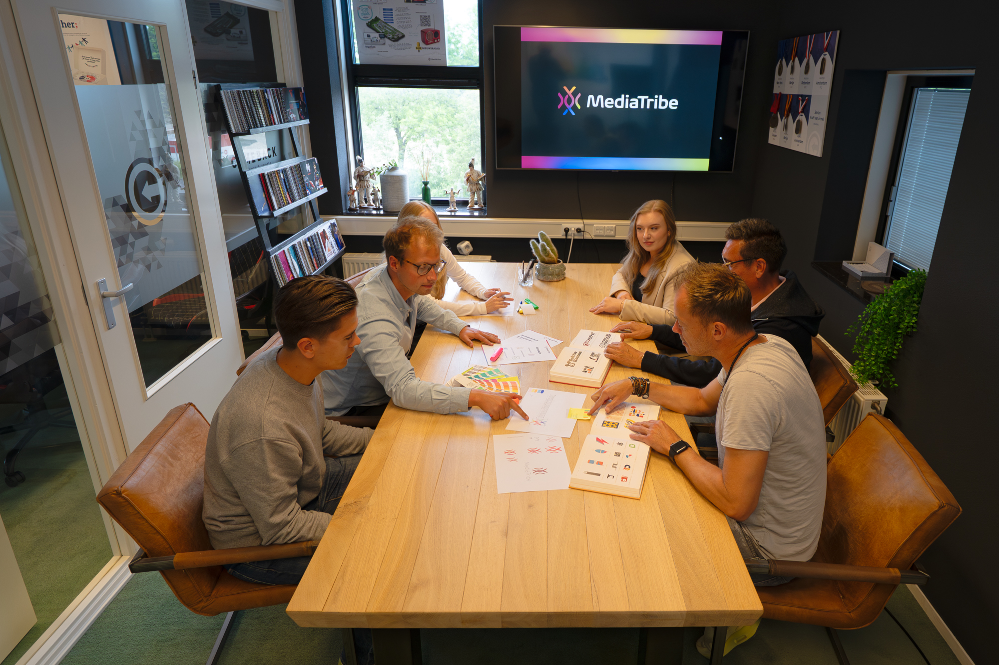 Het team tijdens een inspiratie sessie.